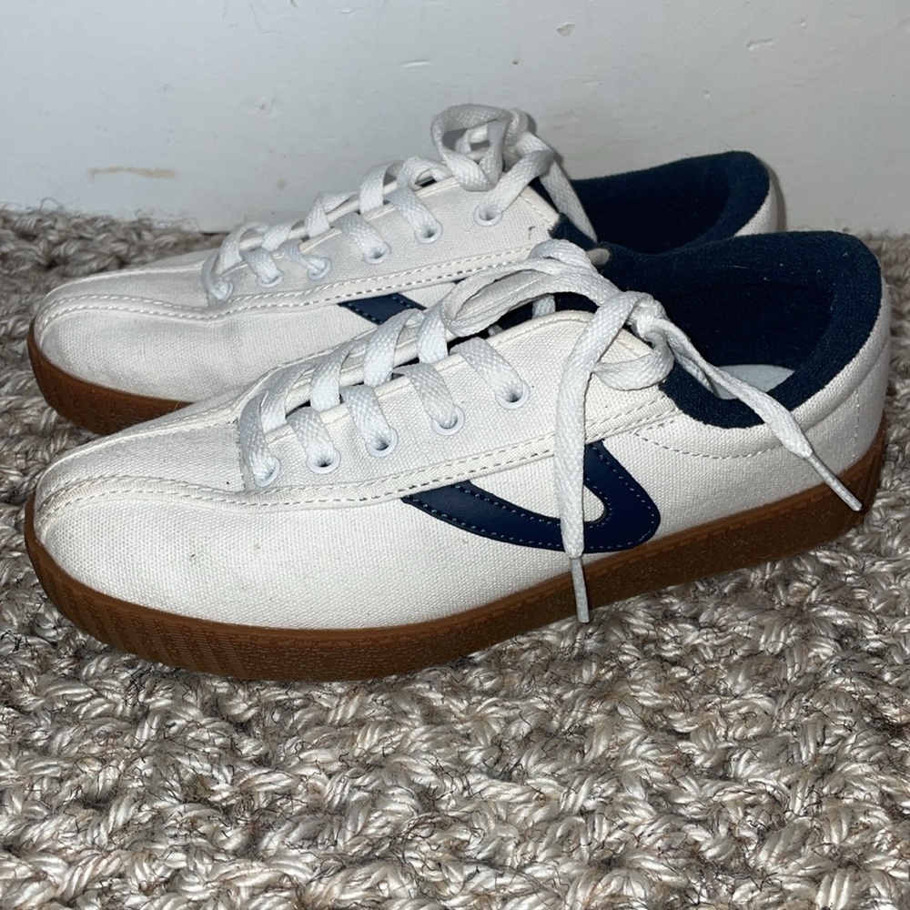 Tretorn Nylite classic canvas sneakers in navy